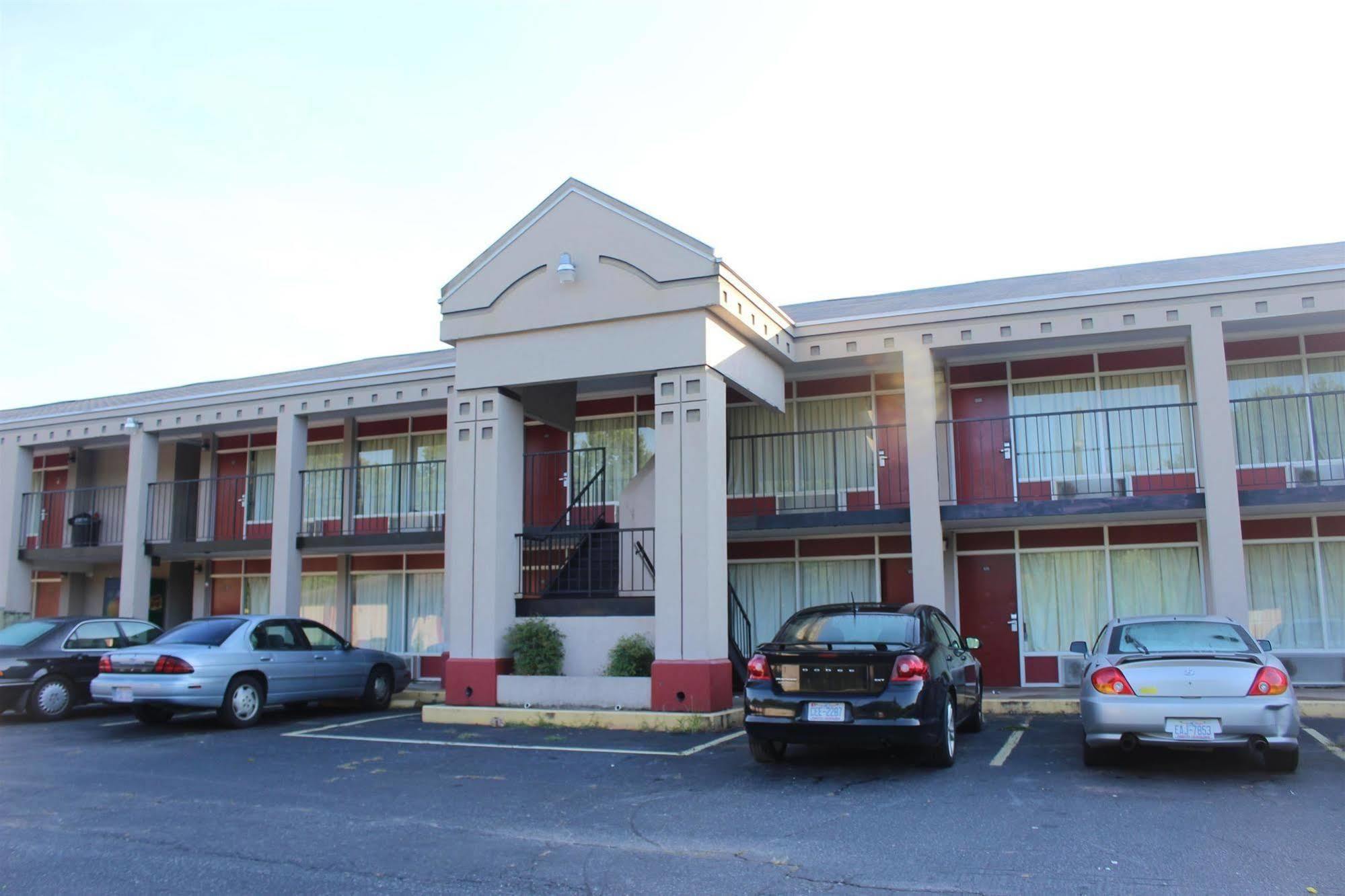 Town And Country Inn Suites Spindale Forest City Exterior photo